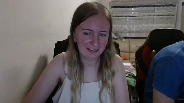Snapshot of PeterAndJen chatting on 09-10-25, 05:56 PeterAndJen online show from 09-10-25, 05:56