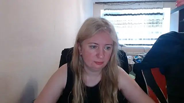 Snapshot of PeterAndJen chatting on 06-12-26, 05:16 PeterAndJen online show from 06-12-26, 05:16