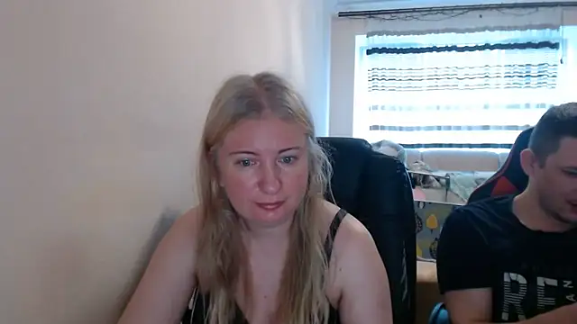 Snapshot of PeterAndJen chatting on 06-19-26, 05:13 PeterAndJen online show from 06-19-26, 05:13