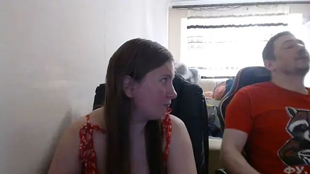 Snapshot of PeterAndJen chatting on 07-12-26, 05:25 PeterAndJen online show from 07-12-26, 05:25