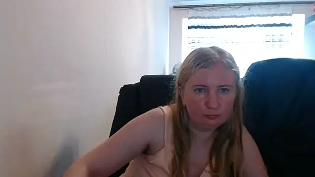 Snapshot of PeterAndJen chatting on 06-30-26, 04:18 PeterAndJen online show from 06-30-26, 04:18