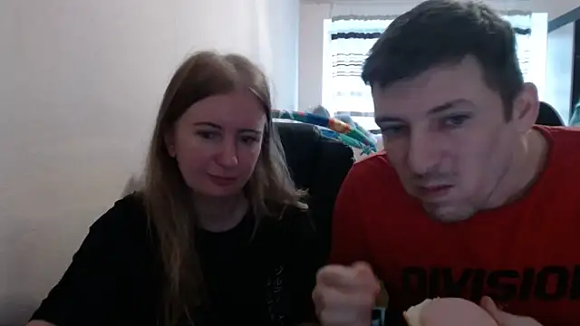 Snapshot of PeterAndJen chatting on 09-24-25, 06:20 PeterAndJen online show from 09-24-25, 06:20