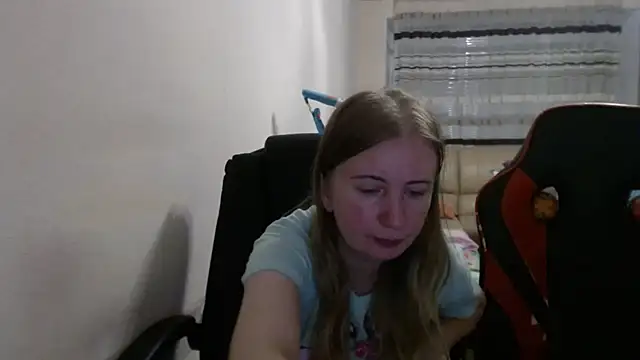 Snapshot of PeterAndJen chatting on 09-15-25, 06:08 PeterAndJen online show from 09-15-25, 06:08