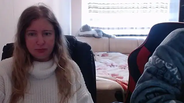 Snapshot of PeterAndJen chatting on 03-22-25, 06:43 PeterAndJen online show from 03-22-25, 06:43