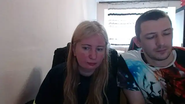 Snapshot of PeterAndJen chatting on 06-03-26, 06:36 PeterAndJen online show from 06-03-26, 06:36