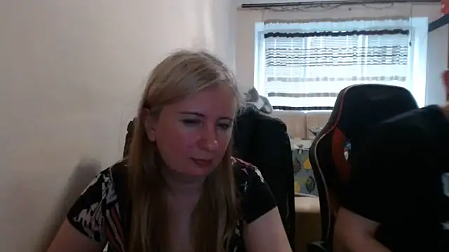Snapshot of PeterAndJen chatting on 05-27-26, 04:25 PeterAndJen online show from 05-27-26, 04:25