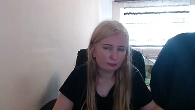 Snapshot of PeterAndJen chatting on 05-18-26, 04:23 PeterAndJen online show from 05-18-26, 04:23