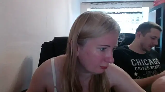 Snapshot of PeterAndJen chatting on 05-25-26, 06:12 PeterAndJen online show from 05-25-26, 06:12