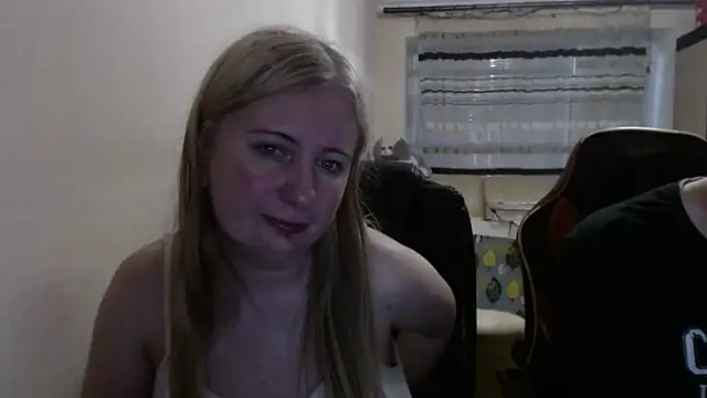 Snapshot of PeterAndJen chatting on 05-24-26, 06:08 PeterAndJen online show from 05-24-26, 06:08