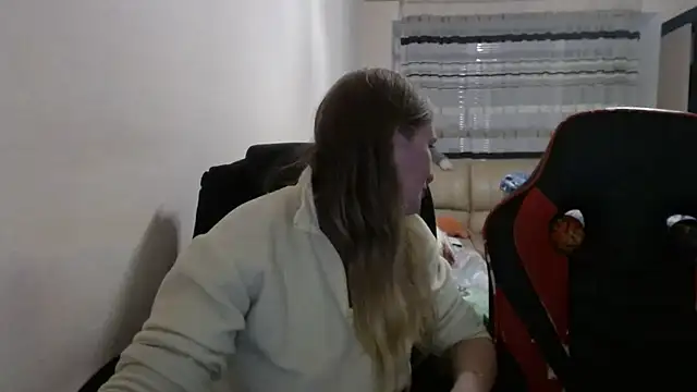 PeterAndJen online show from 11-06-25, 07:18