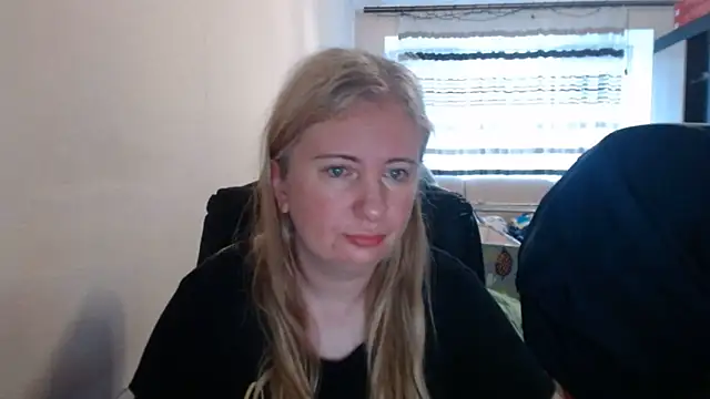 Snapshot of PeterAndJen chatting on 06-11-26, 04:42 PeterAndJen online show from 06-11-26, 04:42