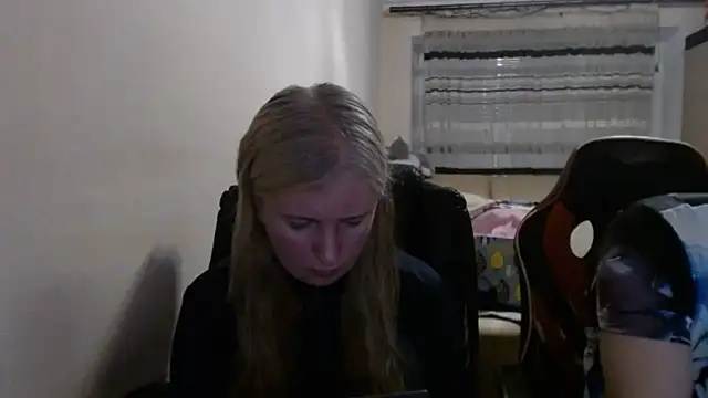 Snapshot of PeterAndJen chatting on 06-02-26, 06:30 PeterAndJen online show from 06-02-26, 06:30