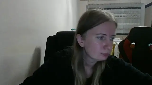 Snapshot of PeterAndJen chatting on 09-28-25, 08:05 PeterAndJen online show from 09-28-25, 08:05