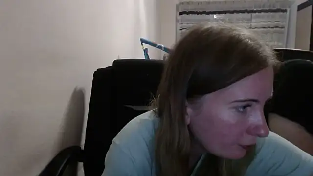 Snapshot of PeterAndJen chatting on 09-13-25, 05:24 PeterAndJen online show from 09-13-25, 05:24