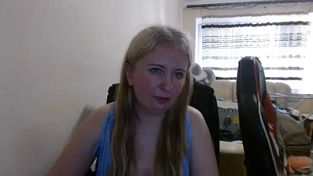 Snapshot of PeterAndJen chatting on 06-26-26, 05:41 PeterAndJen online show from 06-26-26, 05:41