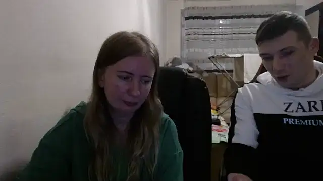 Snapshot of PeterAndJen chatting on 10-16-25, 07:33 PeterAndJen online show from 10-16-25, 07:33