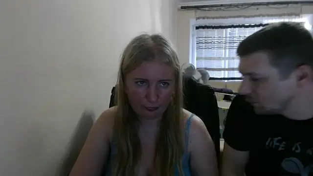Snapshot of PeterAndJen chatting on 06-21-26, 06:14 PeterAndJen online show from 06-21-26, 06:14