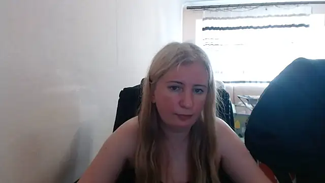 Snapshot of PeterAndJen chatting on 06-16-26, 05:46 PeterAndJen online show from 06-16-26, 05:46