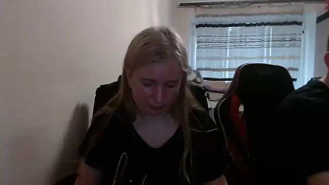 Snapshot of PeterAndJen chatting on 05-20-26, 04:59 PeterAndJen online show from 05-20-26, 04:59