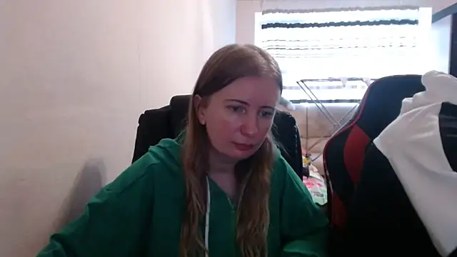 Snapshot of PeterAndJen chatting on 10-17-25, 08:17 PeterAndJen online show from 10-17-25, 08:17