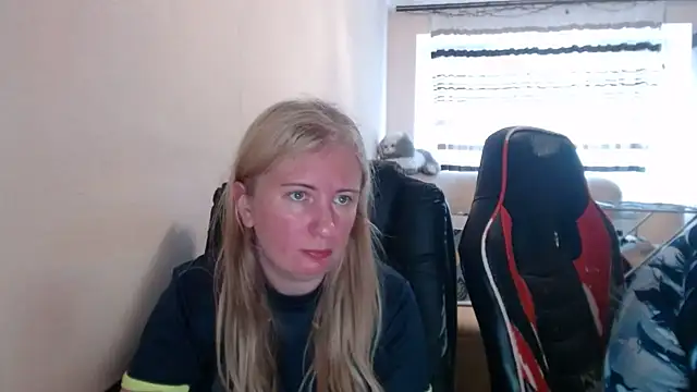 Snapshot of PeterAndJen chatting on 06-04-26, 05:17 PeterAndJen online show from 06-04-26, 05:17