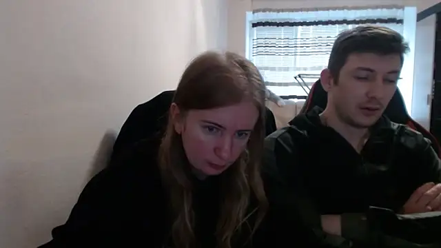 Snapshot of PeterAndJen chatting on 10-12-25, 06:15 PeterAndJen online show from 10-12-25, 06:15