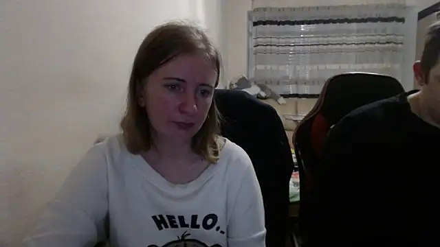 Snapshot of PeterAndJen chatting on 10-07-25, 07:48 PeterAndJen online show from 10-07-25, 07:48
