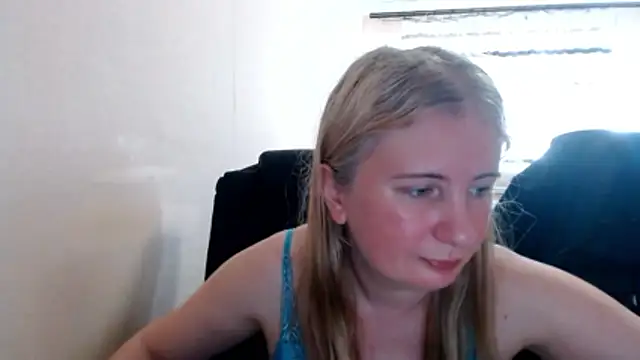 Snapshot of PeterAndJen chatting on 06-22-26, 04:59 PeterAndJen online show from 06-22-26, 04:59