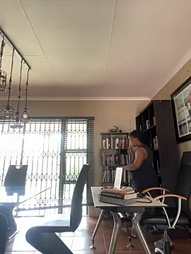 Snapshot of Sexy-Bubbles chatting on 10-27-25, 09:10 Sexy-Bubbles online show from 10-27-25, 09:10