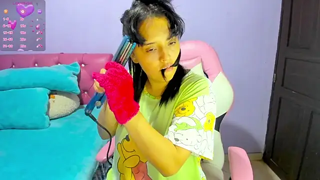 crissn0707 online show from 03-12-26, 12:27