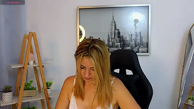 bella  adams online show from 10-12-25, 01:23