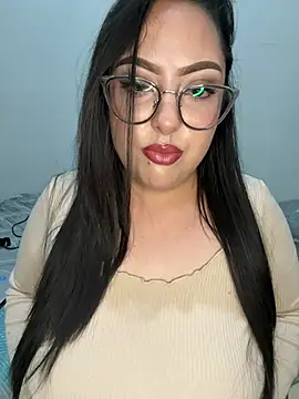Snapshot of MileyGia chatting on 05-22-26, 02:42 MileyGia online show from 05-22-26, 02:42