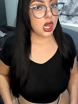 MileyGia online show from 10-12-25, 10:22