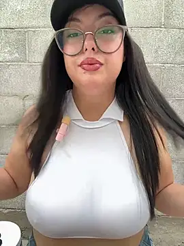 Snapshot of MileyGia chatting on 07-18-26, 01:25 MileyGia online show from 07-18-26, 01:25