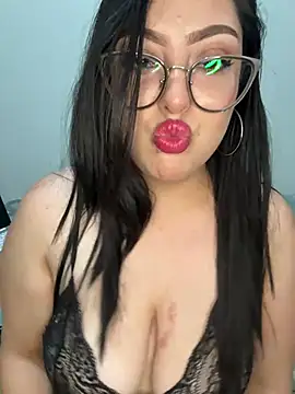 Snapshot of MileyGia chatting on 05-17-26, 12:21 MileyGia online show from 05-17-26, 12:21