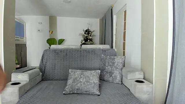 DulceRomance online show from 01-15-26, 05:55