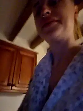 Snapshot of kylie_blck chatting on 02-26-26, 04:01 kylie blck online show from 02-26-26, 04:01