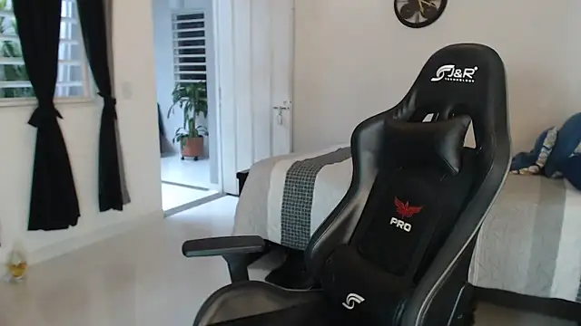 Snapshot of tamy_shine87 chatting on 04-05-26, 10:16 tamy shine87 online show from 04-05-26, 10:16