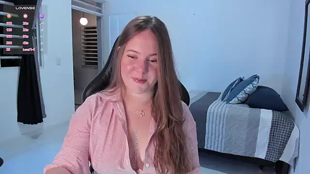 Snapshot of tamy_shine87 chatting on 12-22-25, 04:01 tamy shine87 online show from 12-22-25, 04:01