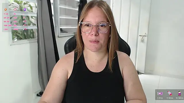 Snapshot of tamy_shine87 chatting on 12-19-25, 08:55 tamy shine87 online show from 12-19-25, 08:55