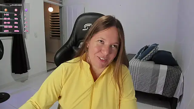 Snapshot of tamy_shine87 chatting on 12-23-25, 02:22 tamy shine87 online show from 12-23-25, 02:22