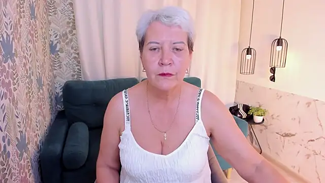 Snapshot of KathySunn chatting on 05-18-26, 01:16 KathySunn online show from 05-18-26, 01:16