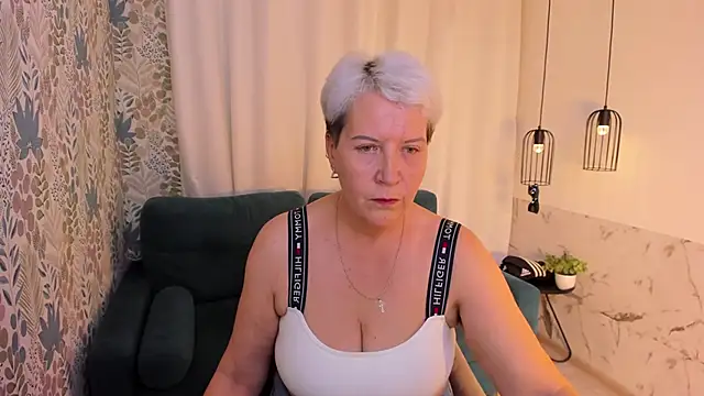 Snapshot of KathySunn chatting on 05-17-26, 01:22 KathySunn online show from 05-17-26, 01:22