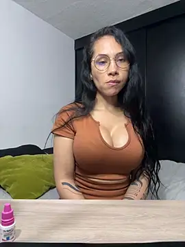 Angela isabella online show from 10-28-25, 12:33