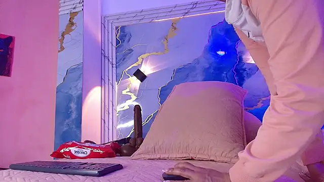 lorrayne  online show from 11-04-25, 12:09