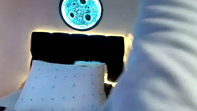 lorrayne  online show from 04-18-26, 12:18