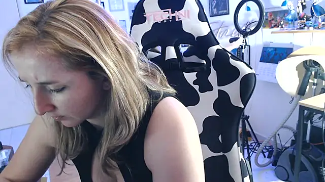 AhriSteele online show from 07-23-26, 04:32