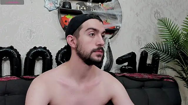 Snapshot of Dylan_Best chatting on 10-31-25, 01:24 Dylan Best online show from 10-31-25, 01:24