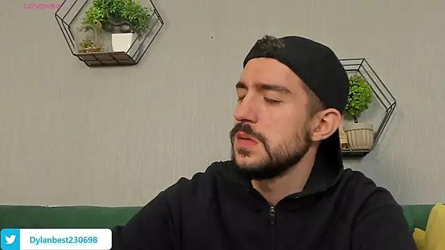 Snapshot of Dylan_Best chatting on 09-17-25, 10:01 Dylan Best online show from 09-17-25, 10:01