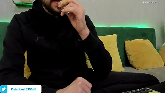 Snapshot of Dylan_Best chatting on 11-19-25, 10:54 Dylan Best online show from 11-19-25, 10:54